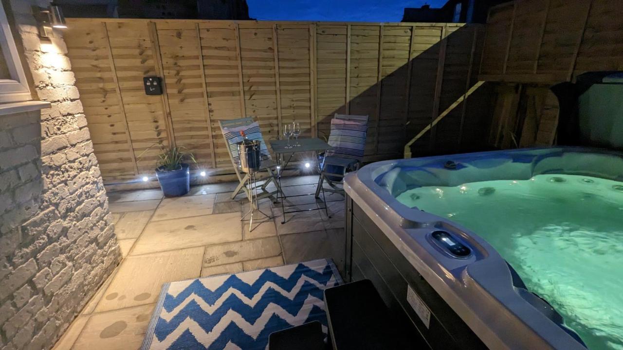 Seaside Escapes - With Relaxing Hot Tub! Villa Scarborough Kültér fotó