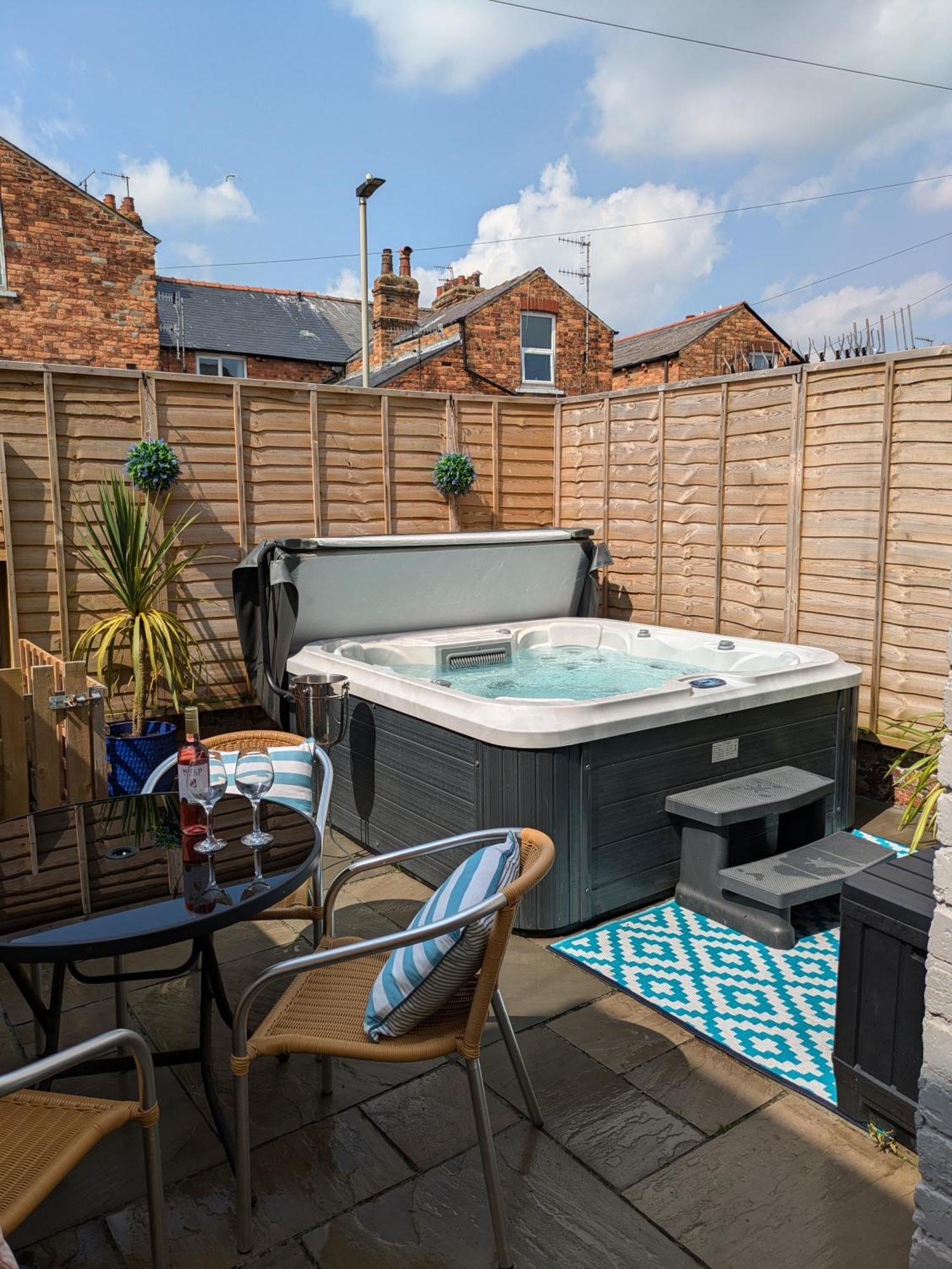 Seaside Escapes - With Relaxing Hot Tub! Villa Scarborough Kültér fotó